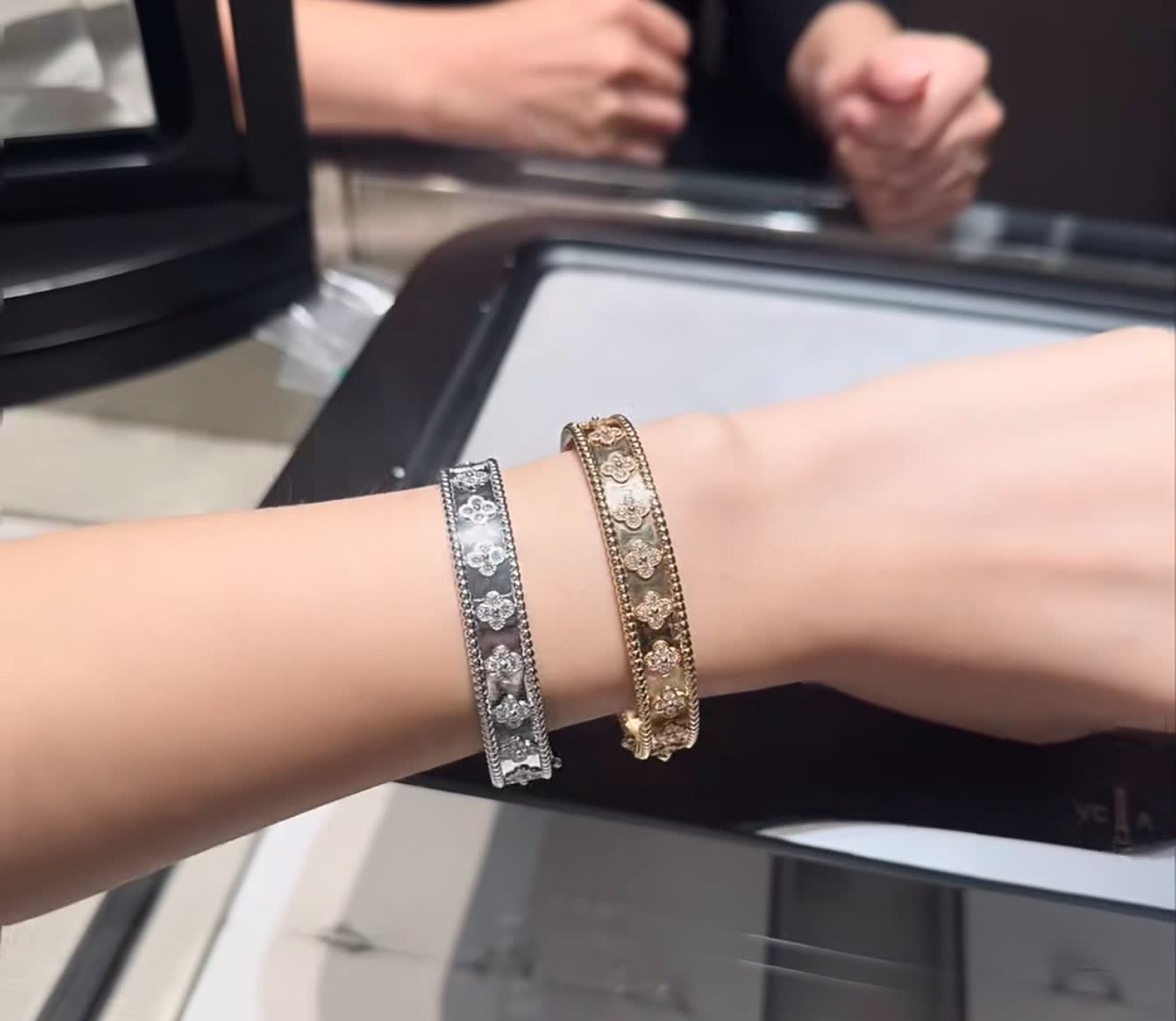 Van Cleef & Arpels Vintage Alhambra Gold Bangle Bracelet